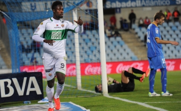 Boakye celebration after scoring Elche's goal at Coliseum Alfonso Pérez
