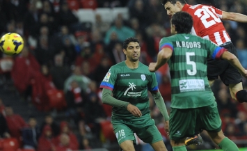 A powerful header from Aduriz that offered Bilbao a late winning goal against Levante at San Mamés.