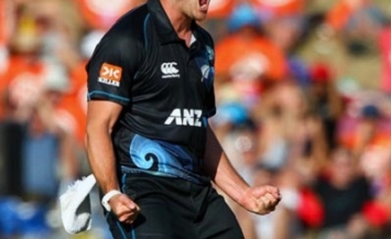 Mitchell McClenaghan - Superb express bowling vs. Sri Lanka