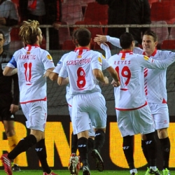 Will Sevilla be able to secure the fifth place of the table against Elche next weekend?