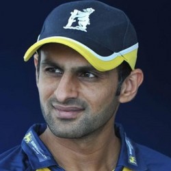 Shoaib Malik Leading Sialkot Region from the front